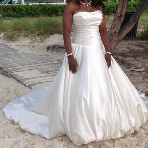 CUSTOM MADE WEDDING DRESS. 100% SILK. Extra train. Bishop(balloon)edged hemline.